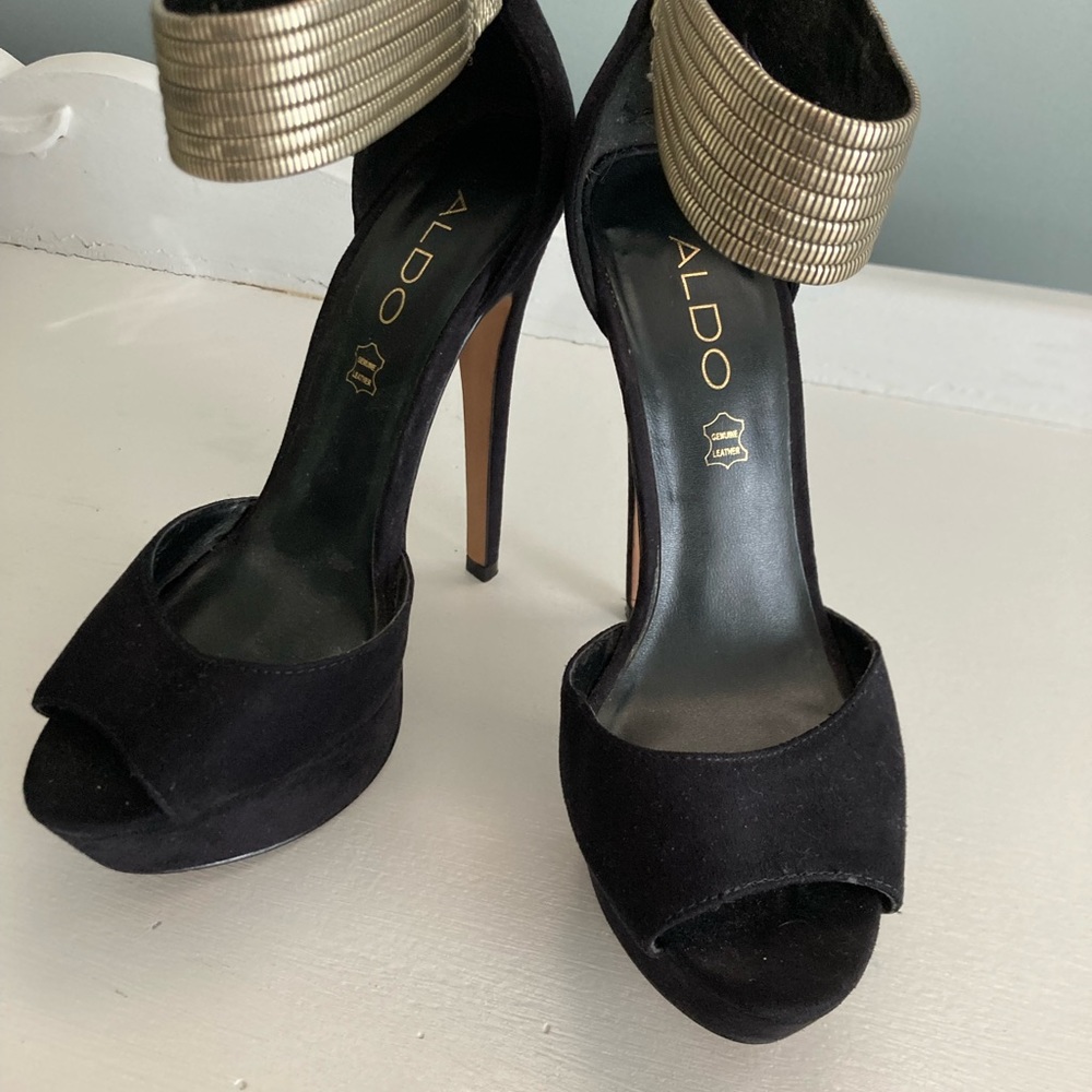 Aldo Black Velvet Platform Heels with Gold Ankle Cuff - Picture 2 of 3